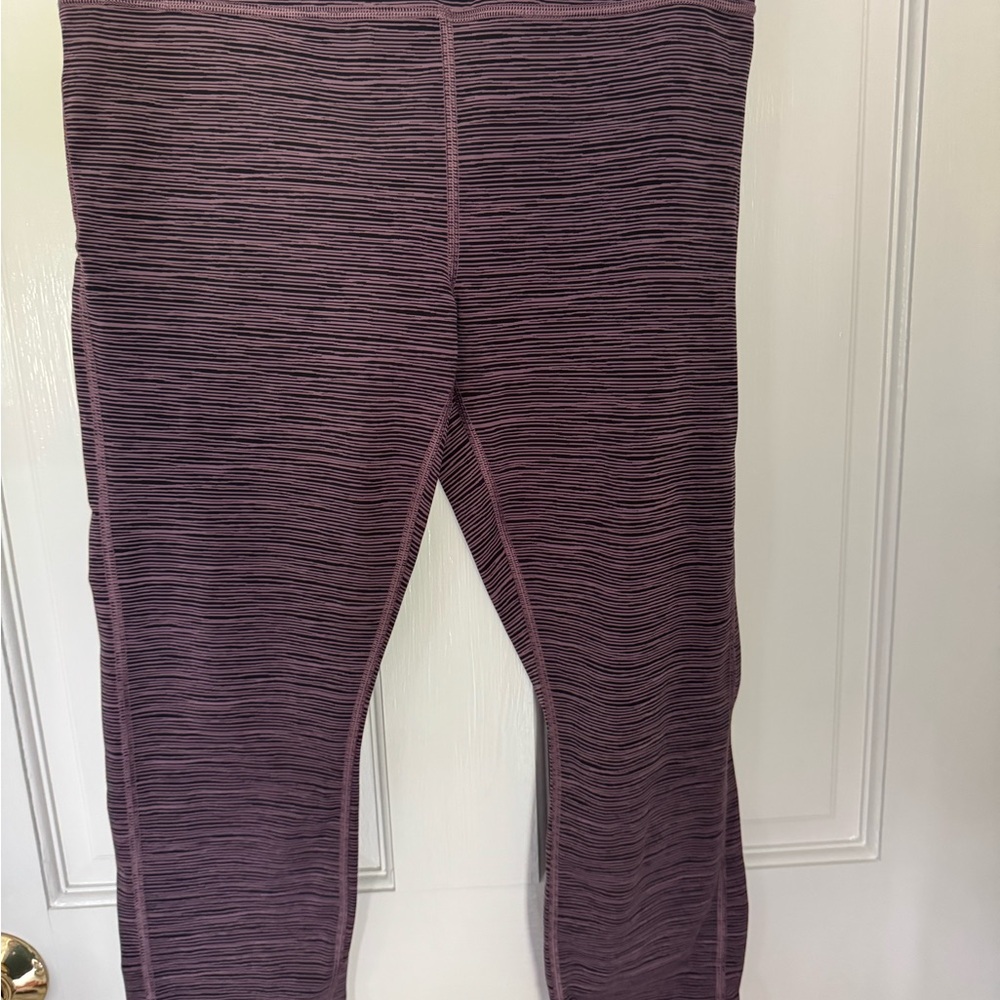 Athleta Women's Textured Purple black capri Leggings